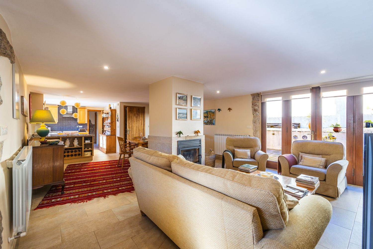 El salón / cocina es amplio con unos 70 m2